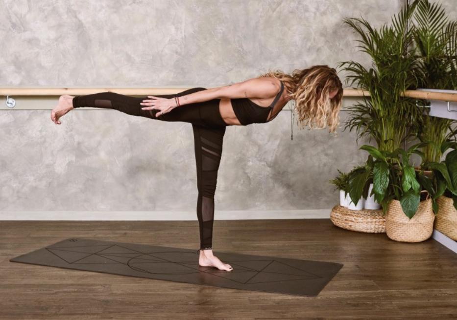 瑜伽躺在地上放松是什么体式,瑜伽最后放松的体式