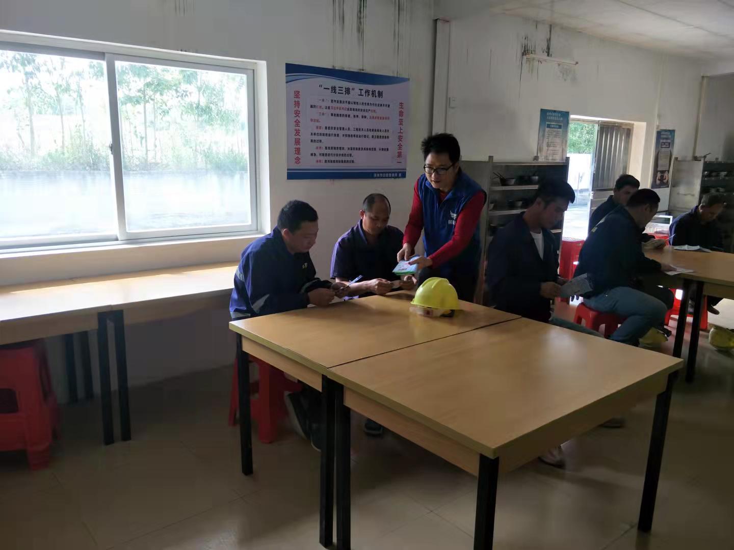 民警深入辖区开展禁毒尿检,派出所通知涉毒人员尿检