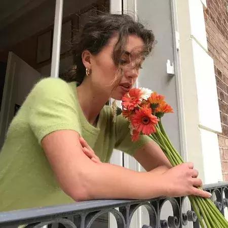 欧阳娜娜黄褐发色,2022年最流行显白的颜色