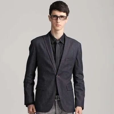 两粒扣西服扣子一般扣哪一粒,西服纽扣在不同场合的扣法