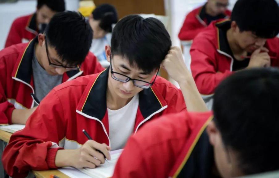 四川曾被“嫌弃”的大学,如今成为“新宠”,毕业生薪资待遇可观