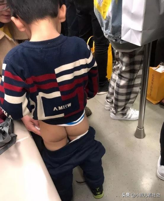 北京地铁上偷手机视频,北京地铁偷拍后续