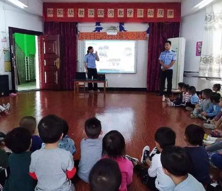 5岁女儿总喊脚疼,公交车上女儿说腿疼