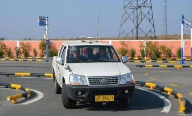 搞笑考驾照坐副驾驶,考驾照搞笑视频学员坐副驾驶