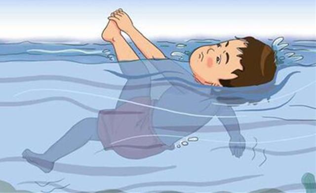 游泳时腿抽筋了应该怎么缓解,如果游泳时腿抽筋正确的处理方法