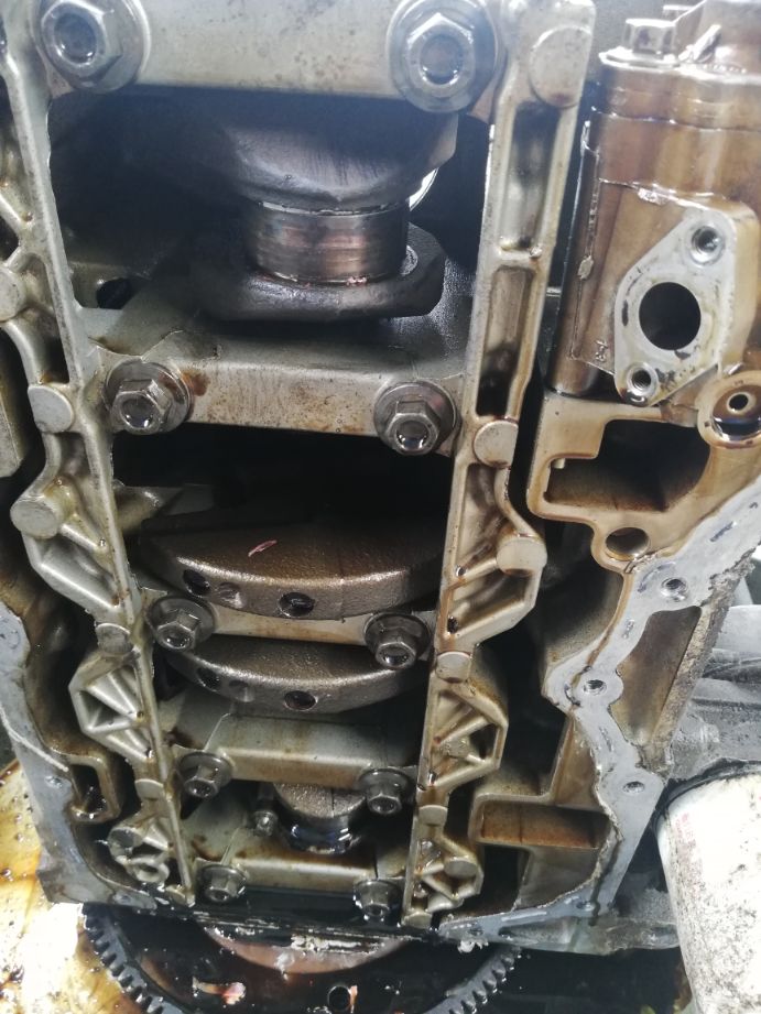 汽车加速发动机声音大是什么原因,红旗h5发动机声音大是怎么回事