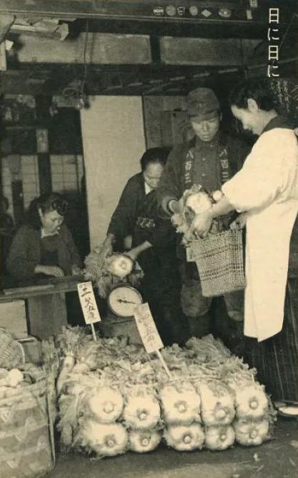 战火中的日本人有多惨？小学生都要当苦力