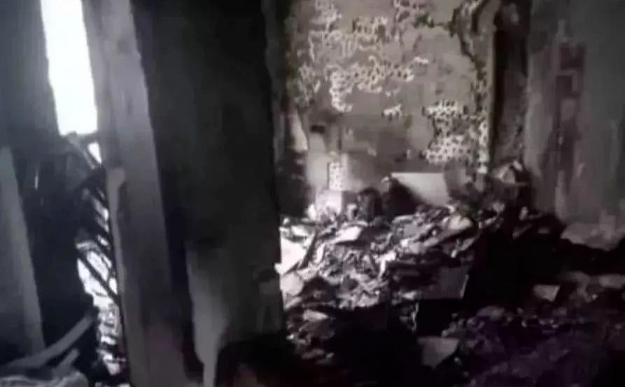 一开门就爆炸,一打开手机消息都炸了