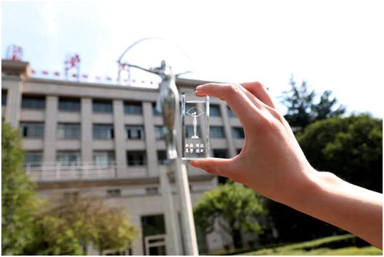 陕西最“壕”毕业礼物!水晶+珐琅,今年每个人送“神秘”3件套!