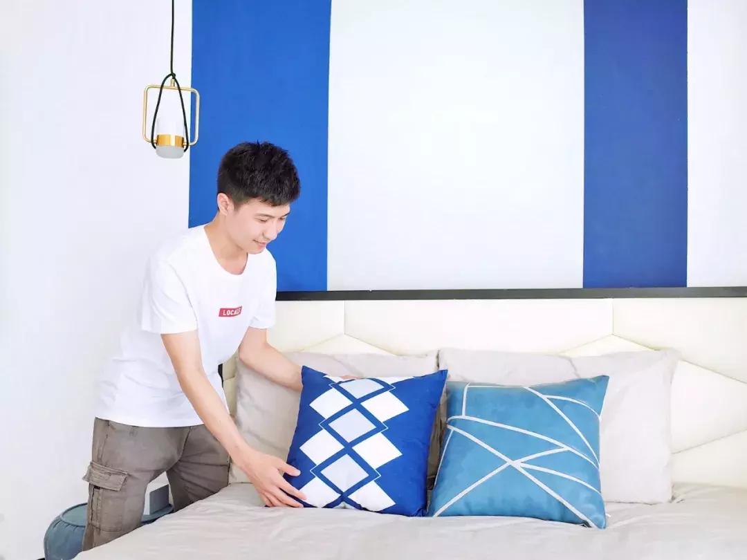 三年换了10份工作,一年换了100份工作