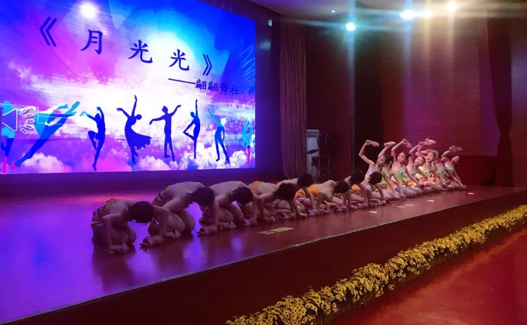 不忘初心砥砺前行教育实践活动,不忘初心小学文艺表演