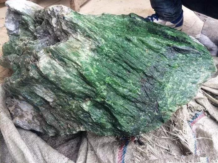 白玉俄料多少钱一斤,国内最大俄料白玉批发市场