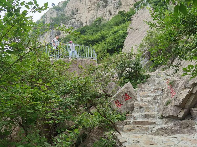 济南灵岩大佛山景区,济南灵岩寺大佛风景区