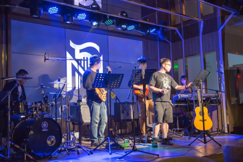 上海仅118元抢313元FIM西餐音乐酒吧3人餐~扒烤新西兰羊排+...