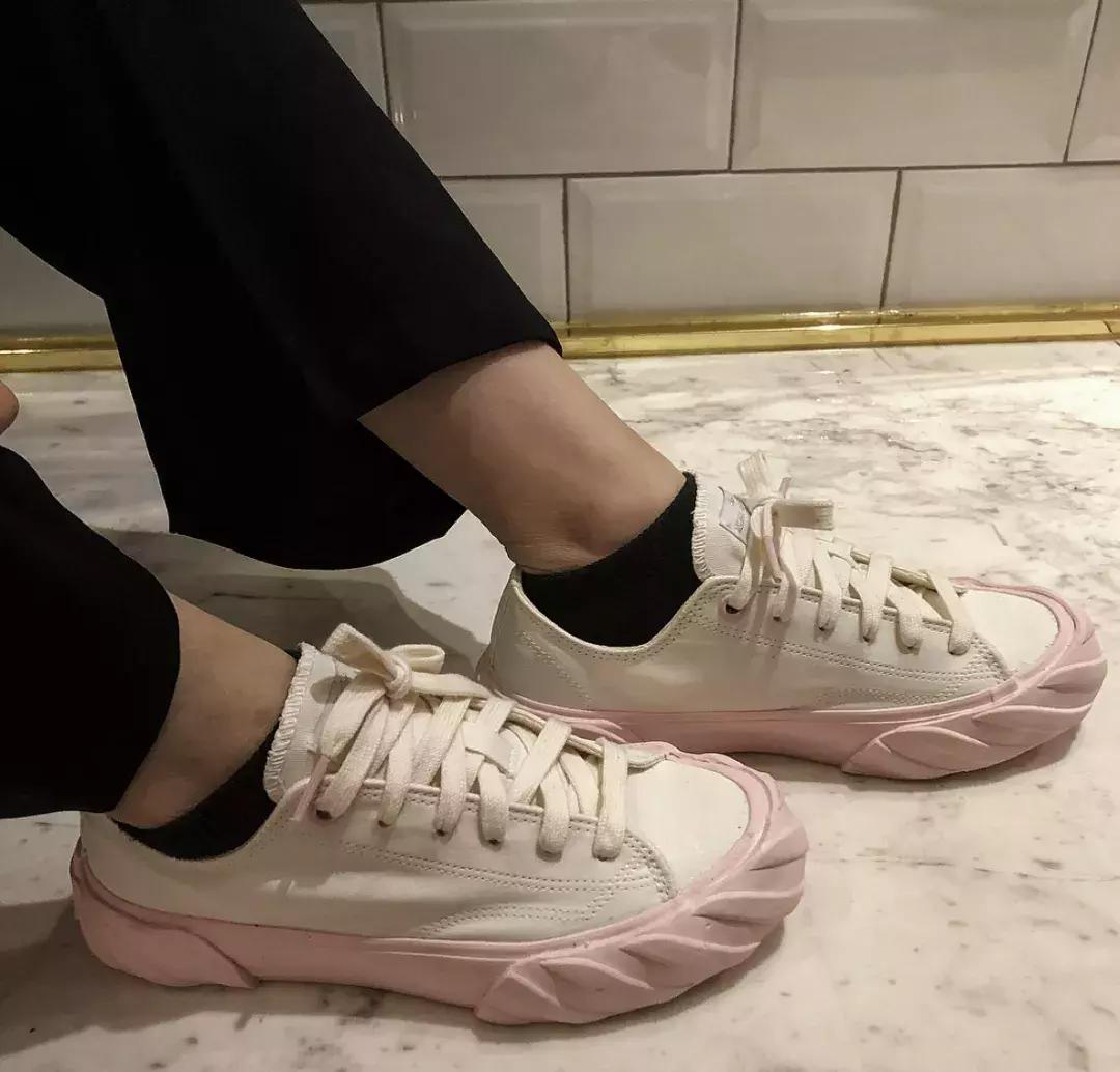 春夏穿搭必备高颜值帆布鞋,舒适又百搭的帆布鞋你不来一双吗