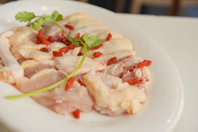 在三亚吃正宗的椰子鸡，不妨试试这两家（海南海岸行者旅行社）