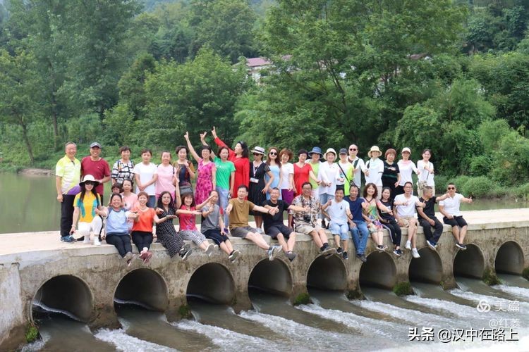 汉中小南海风景视频,汉中小南海地缝