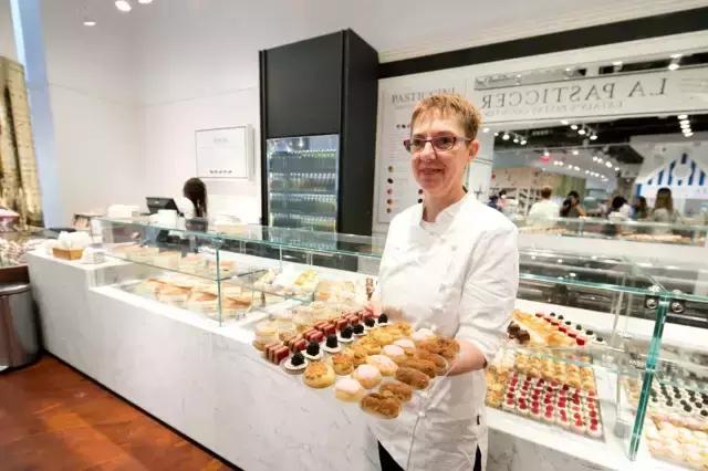 富二*开代**超市，情人节为单身狗开Party，年赚25亿