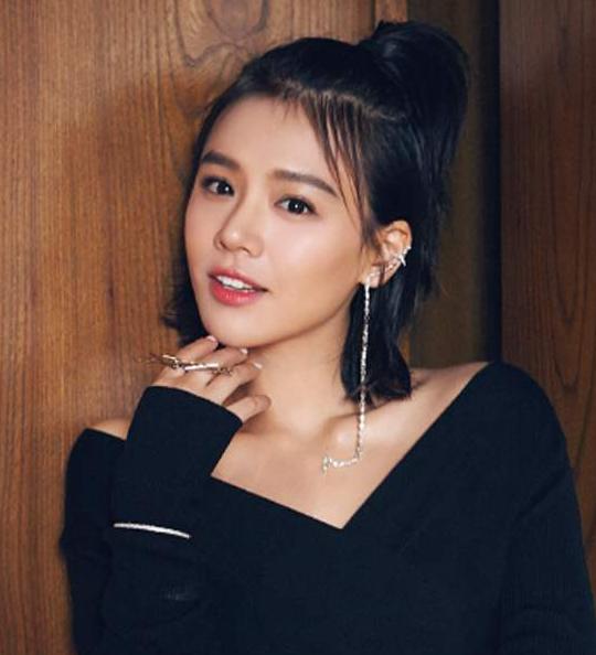 赵薇蒋雯丽长相分析,蒋雯丽比赵薇大10岁