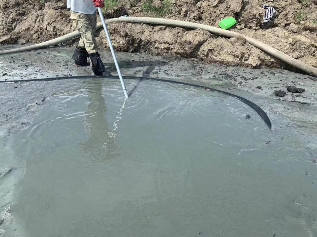 海边捡瓶子赚钱,国外捡蜜蜡