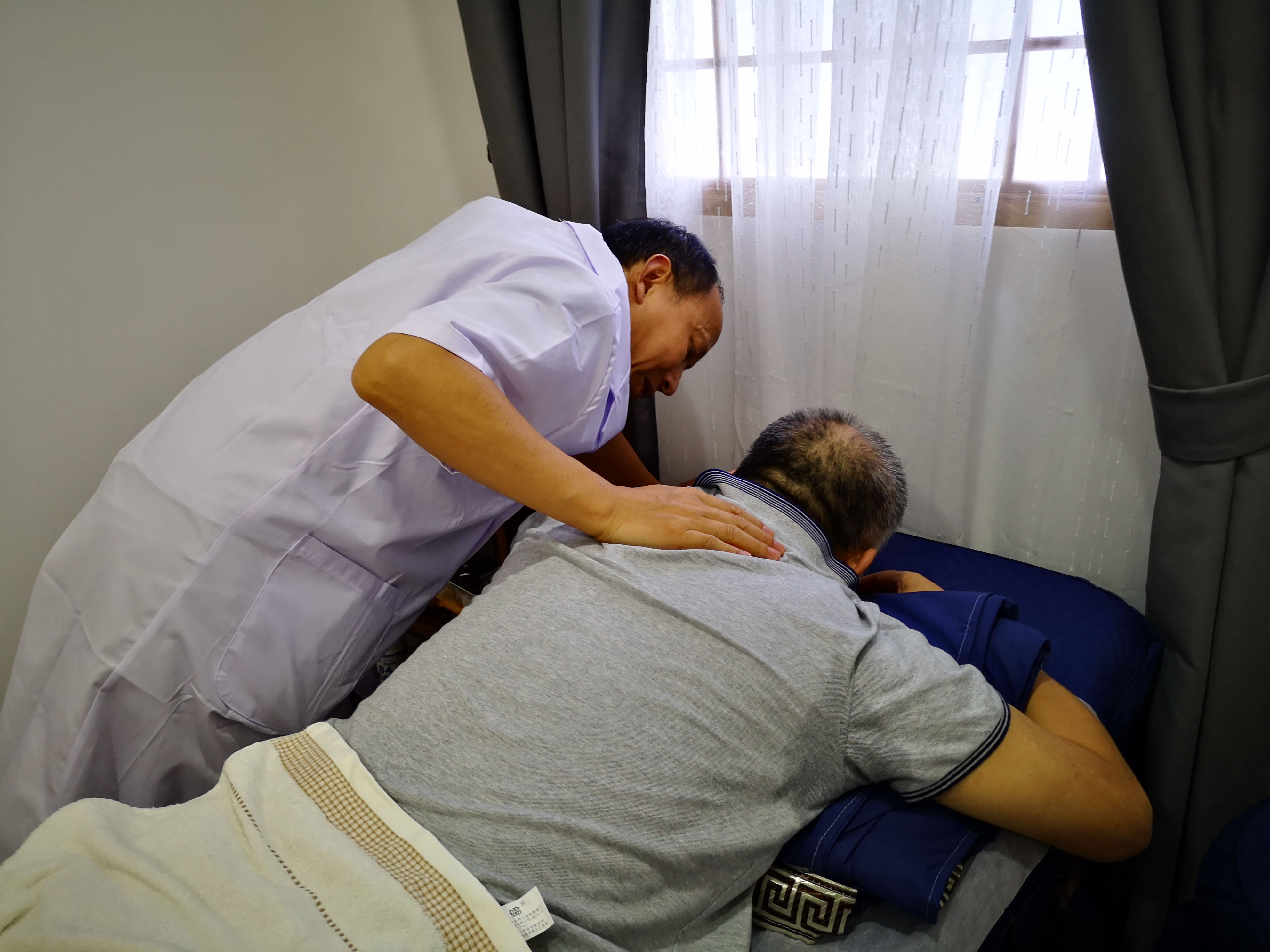 每天吃过饭后就想睡觉是什么原因,吃完饭后想睡觉特别困是怎么回事