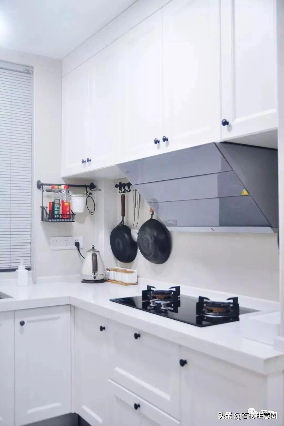 厨房灶台黑色白色柜子效果,黑灰色厨房灶台效果图