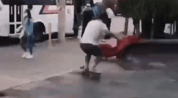 姑娘你的衣服一直走在时尚的最前沿，不过这时尚实在是让人看不懂