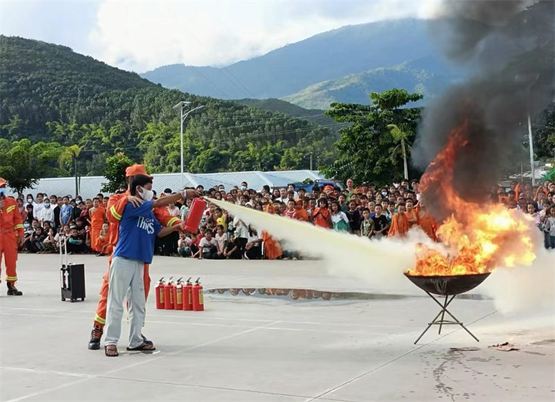 特区警察局消防大队到勐拉城区各所学校开展消防安全知识教育