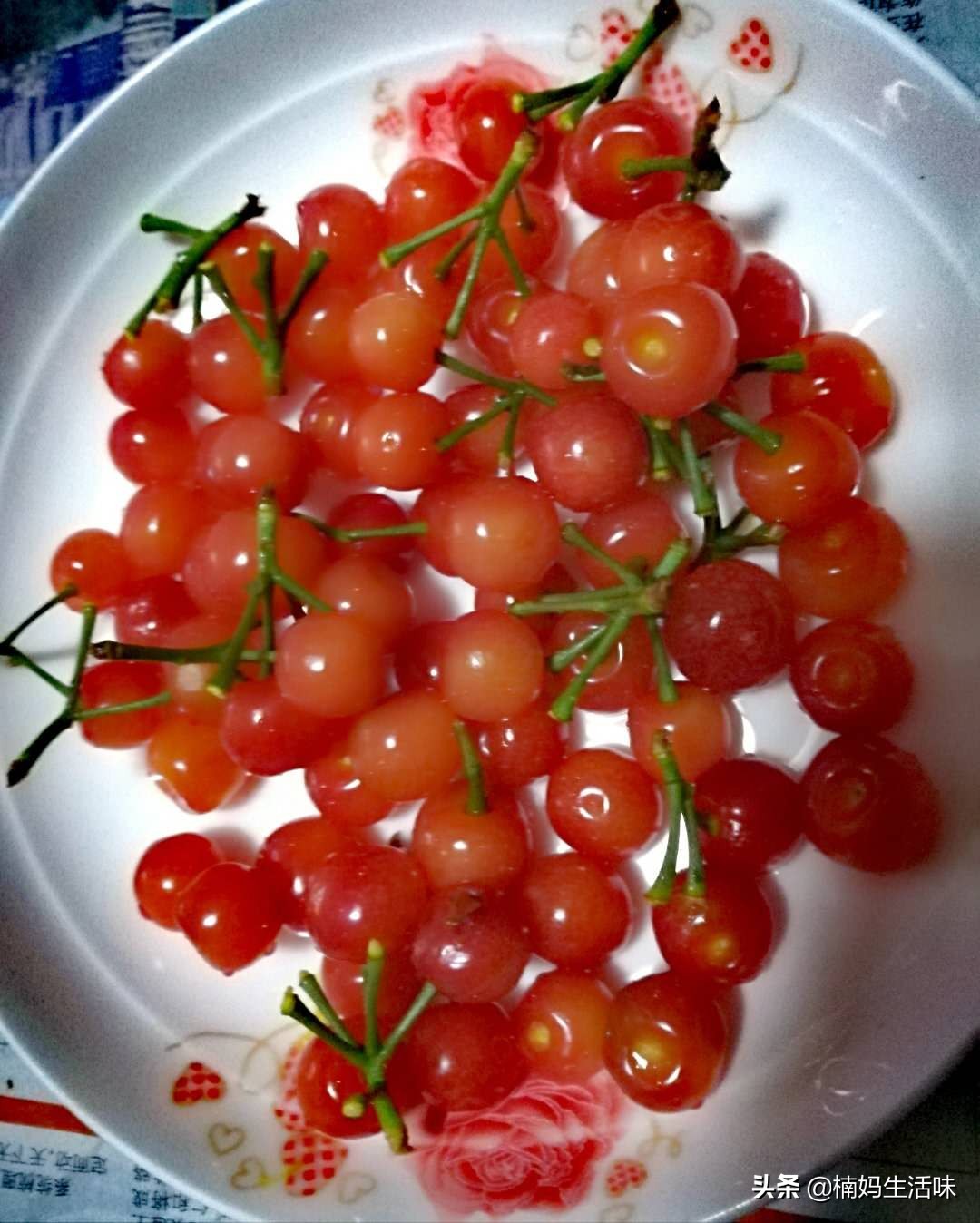 樱桃吃不完易坏，卖樱桃的大姐告诉我方法，以后知道怎么处理了