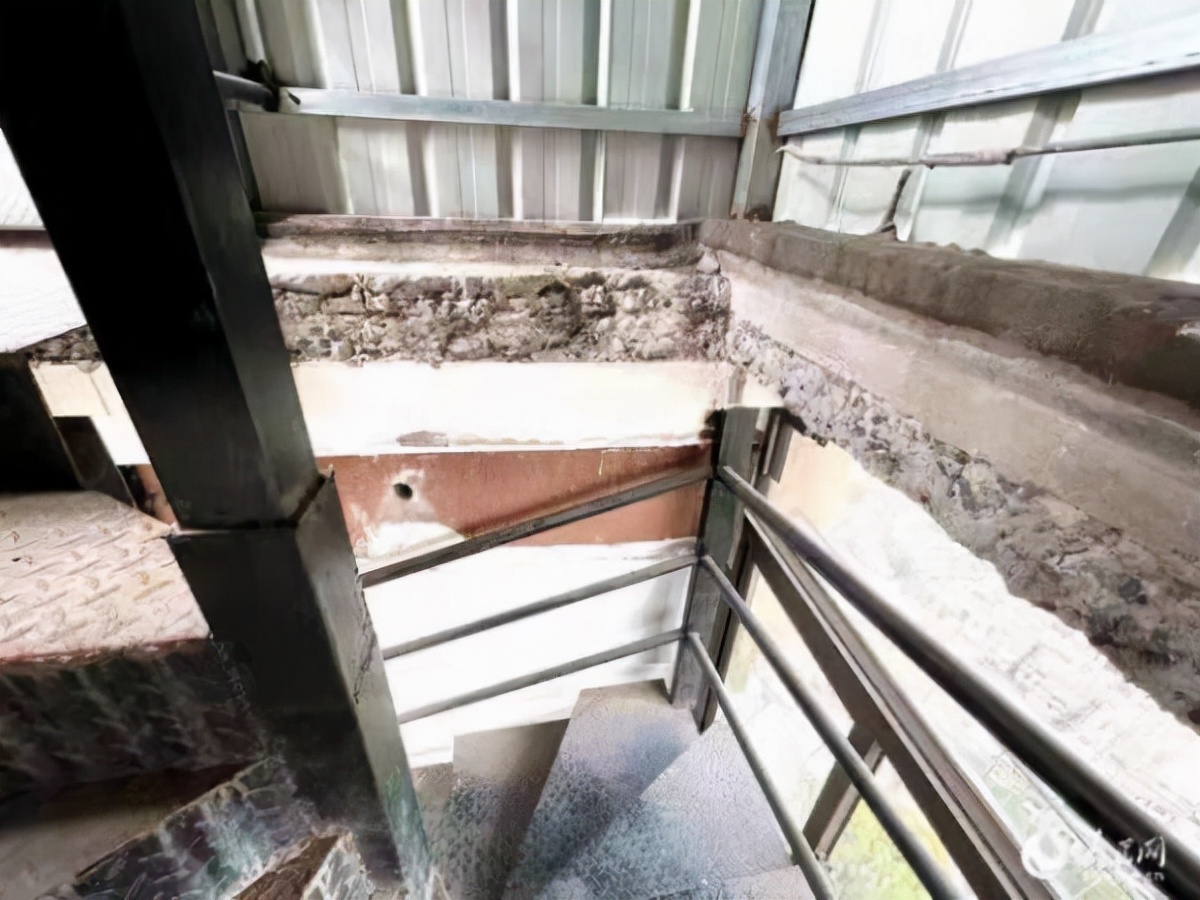 顶楼私自加盖房屋,二楼非法加建泳池怎么投诉