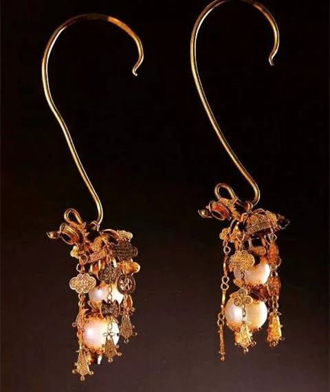 单边耳饰的戴法,耳挂流苏耳饰正确戴法