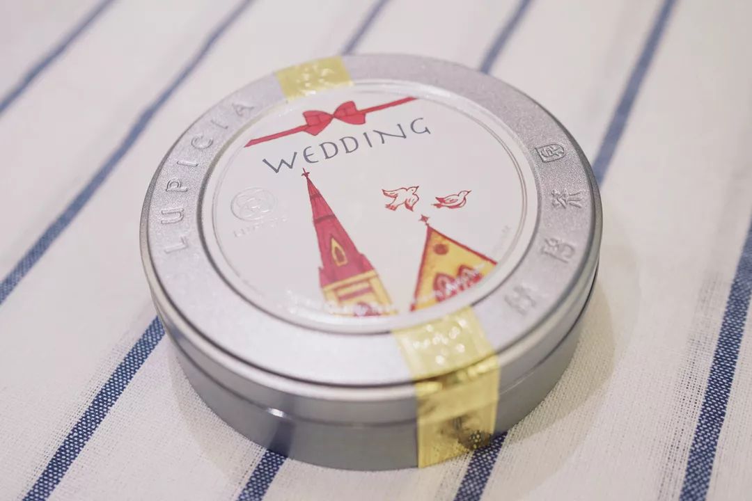 结婚纪念日送红包还是礼物,结婚送什么礼物好大气简单