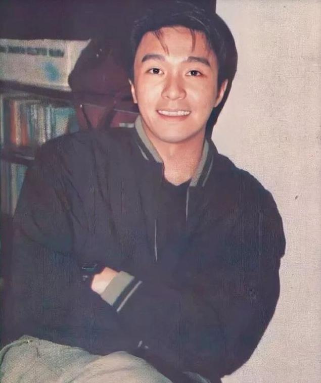 周星驰白发落泪视频,周星驰满头白发