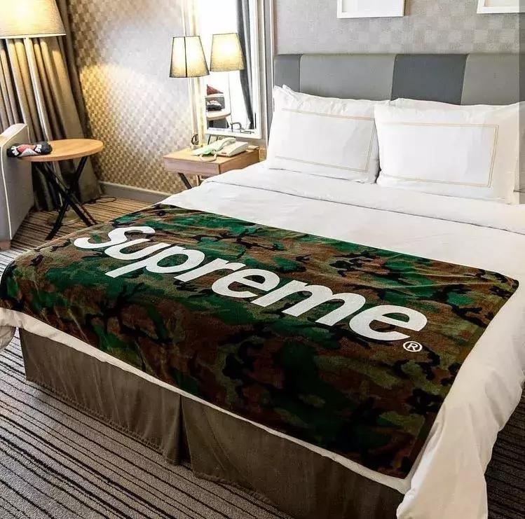 supreme联名款潮牌,supreme潮牌联名