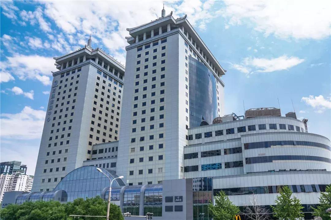 万通金融中心有什么,小商品批发市场数字化改造