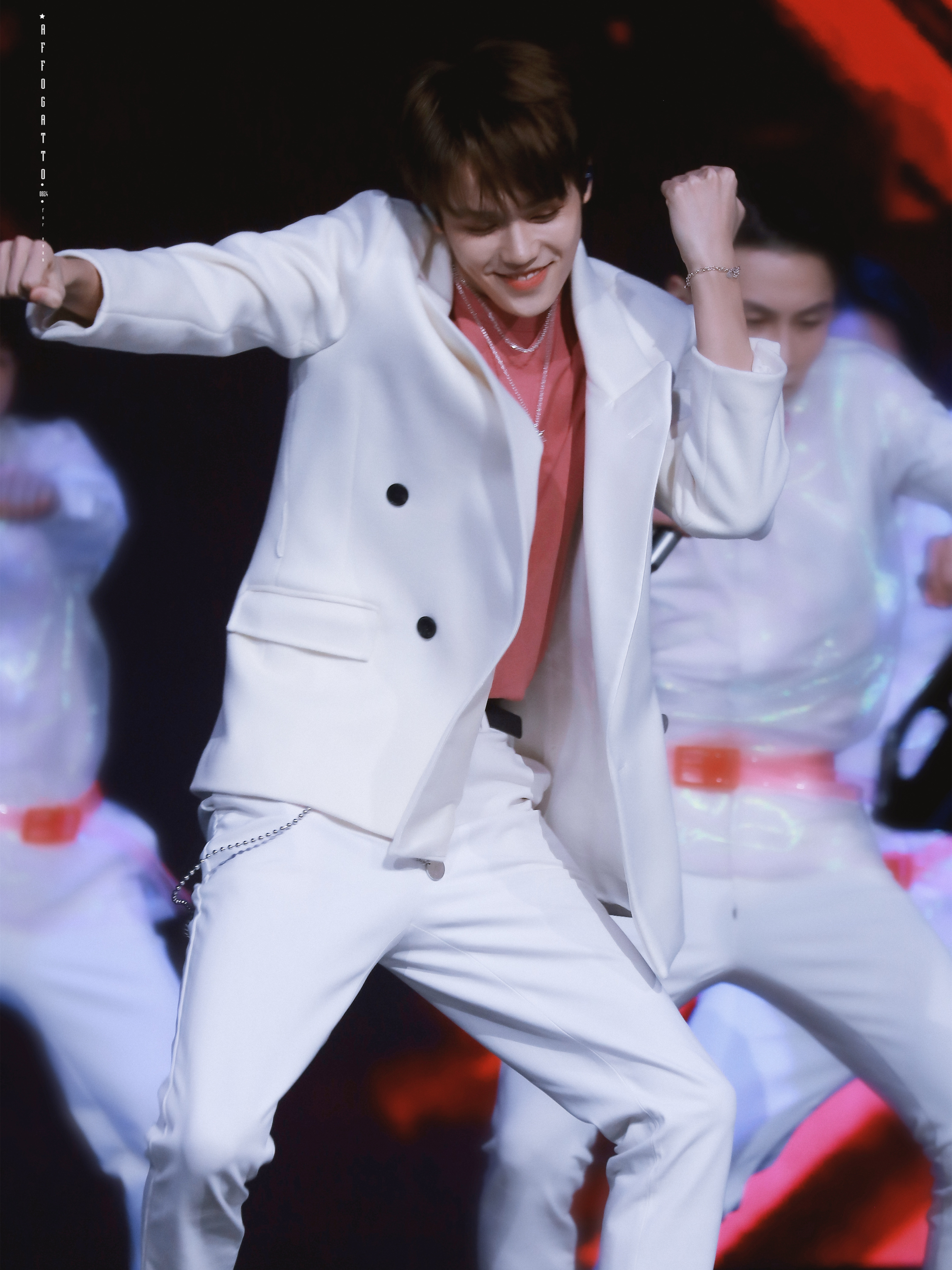 林彦俊湿发造型,林彦俊的穿搭是男生标准吧