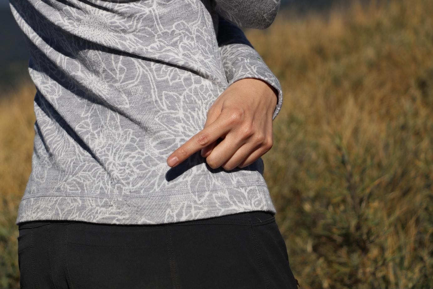 一件很旧很破的羊毛衣,不可水洗的羊毛衣