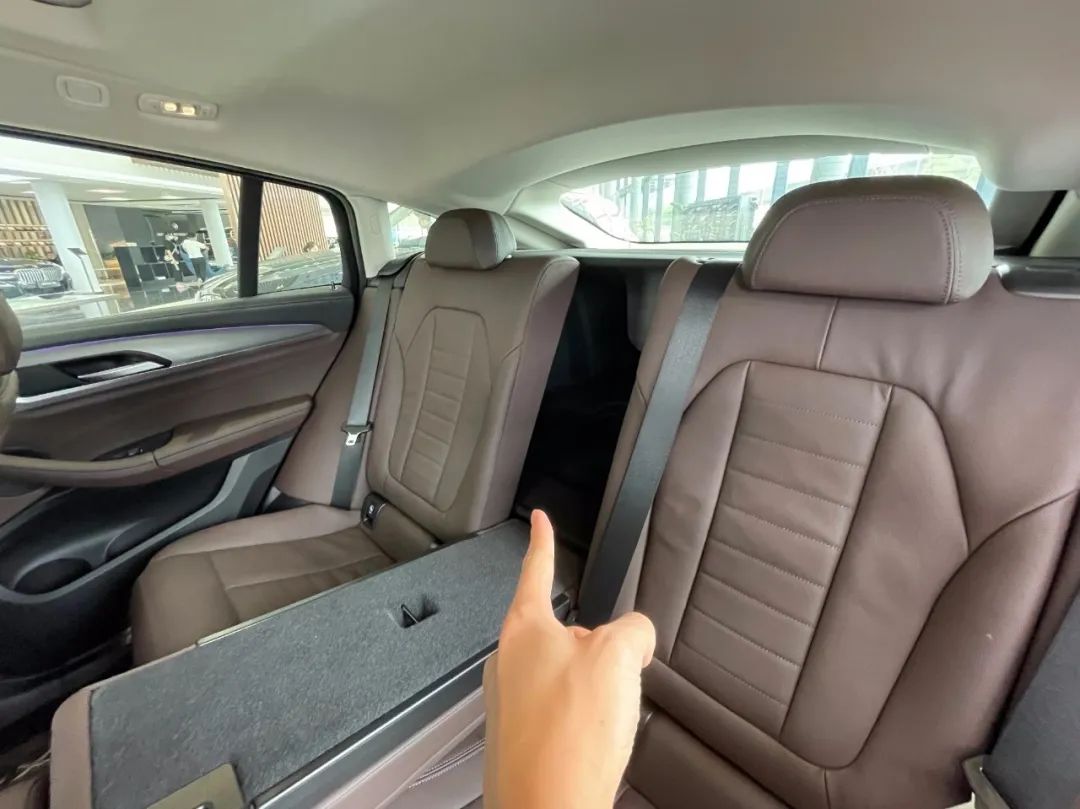 暴雨天气车辆落水自救,遇到暴雨在车内如何自救