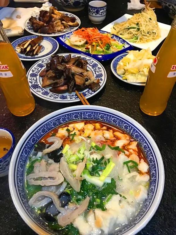 西安正宗小吃街是回民街吗,西安正宗本地小吃街回民街