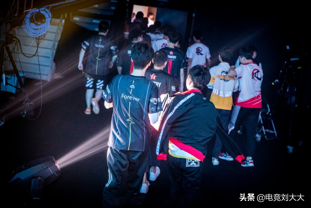 4am和qm打架,qm和4am抢车送小鹿