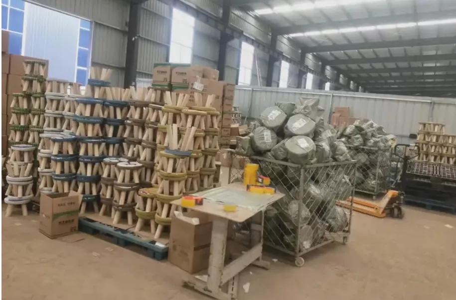 快递员助力乡村振兴,快递进村助力乡村治理