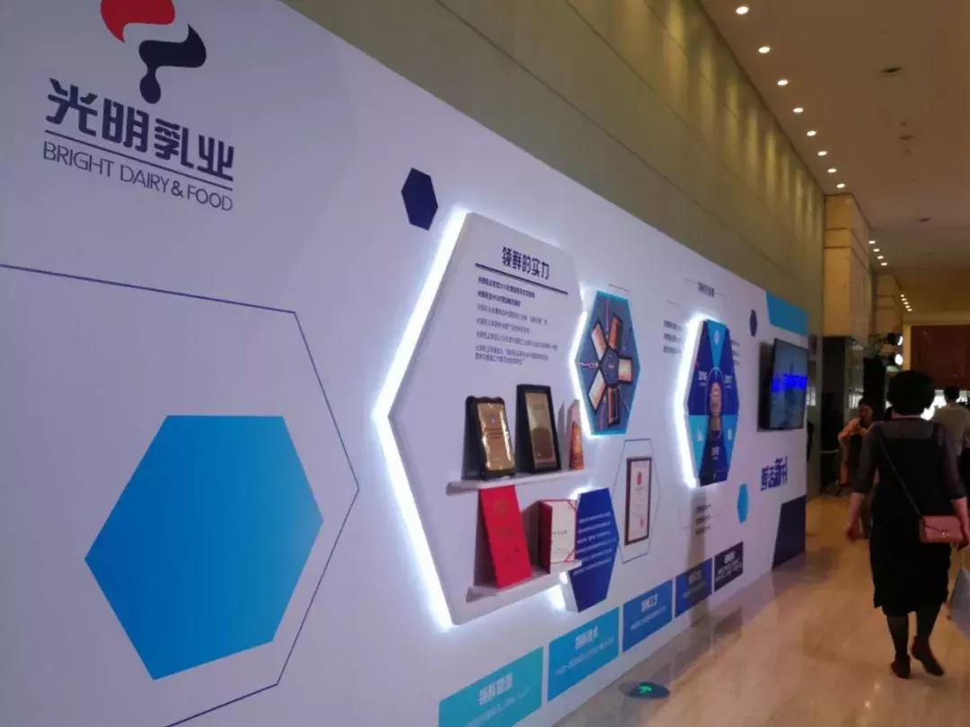 上海光明乳业董事长,光明乳业总裁及董事长