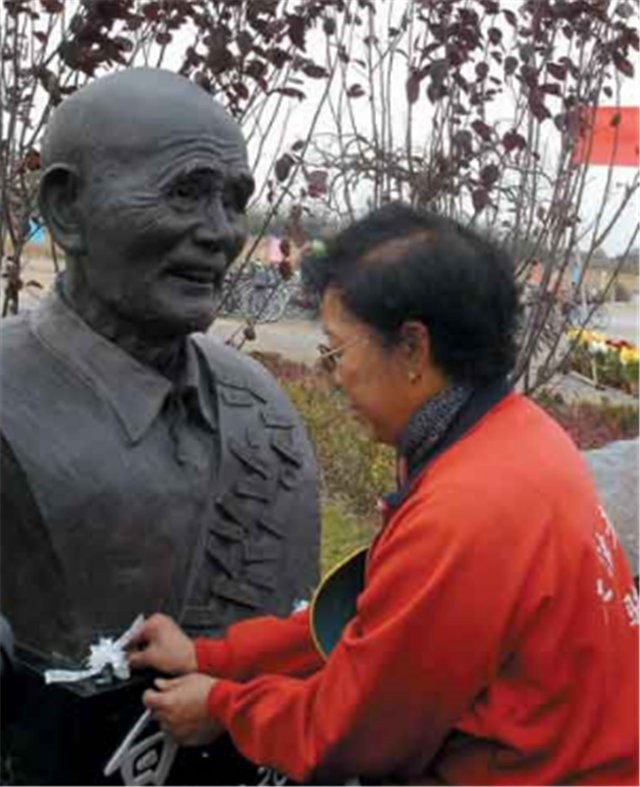 88岁白方礼：我老了，三轮车蹬不动了，这是给孩子们的最后一笔钱