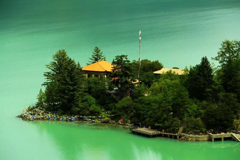 巴松措最近期攻略,巴松措可以开进去吗