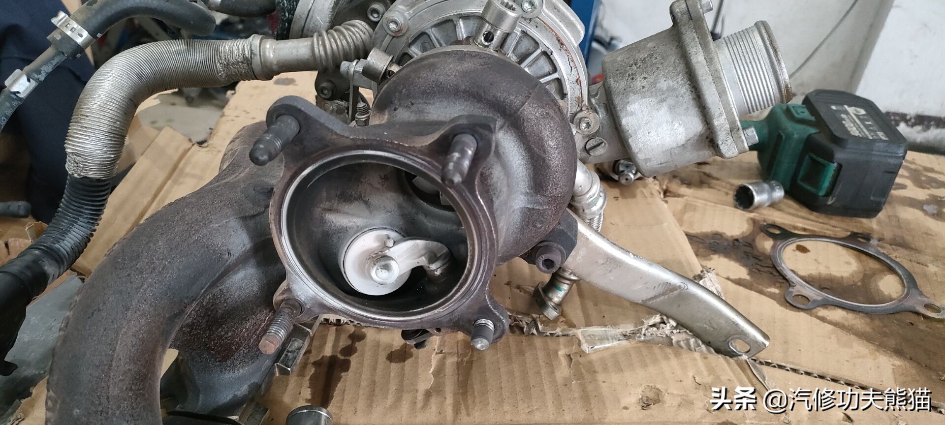 奥迪q5烧机油狂飙,奥迪q5烧机油且发动机抖动