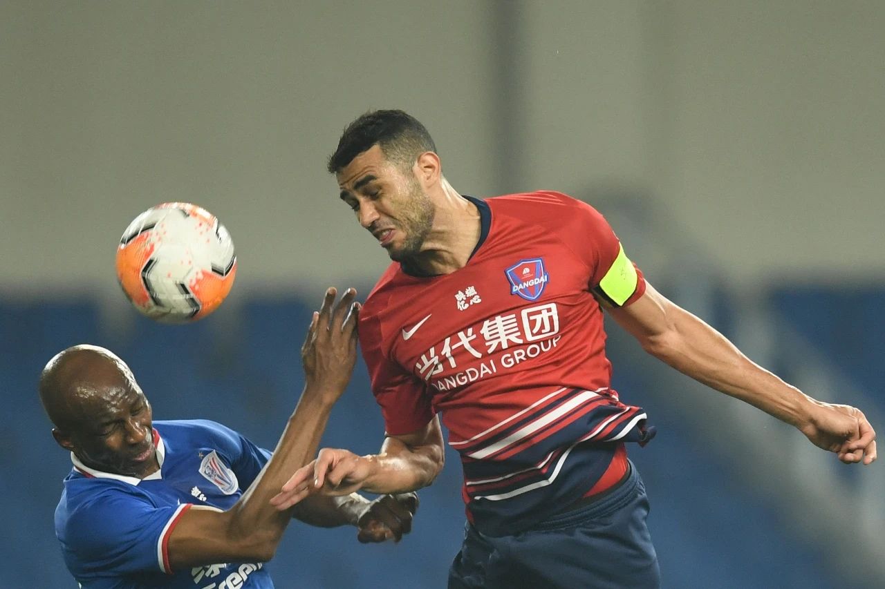 现在的重庆足球队,感谢球员的拼搏精神