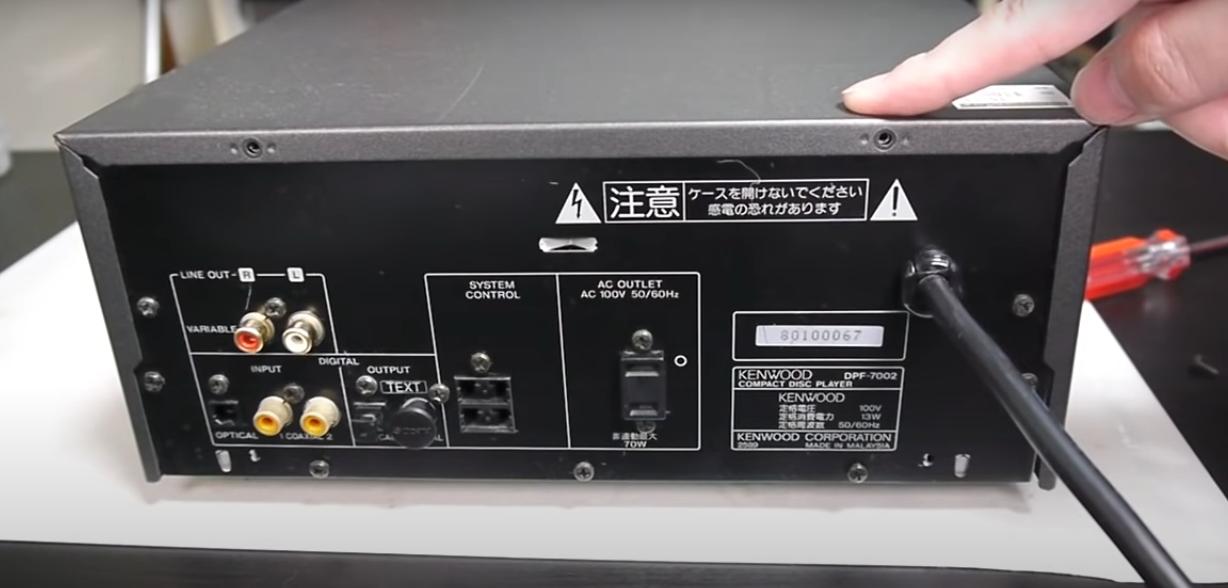 KENWOODDPF-7002CD机不读盘维修，掌握拆机步骤和更换光头的方法