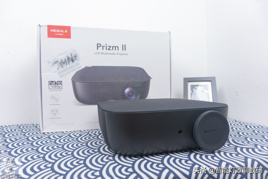 深圳小伙的快乐出租屋(上):千元1080P投影+头戴蓝牙耳机