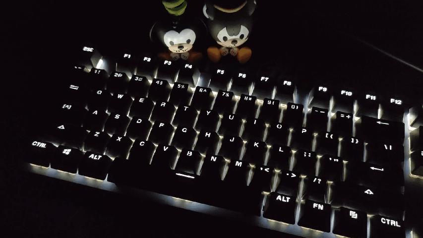 樱桃2.0机械键盘和罗技k845哪个好,罗技键盘k835和k845哪个好