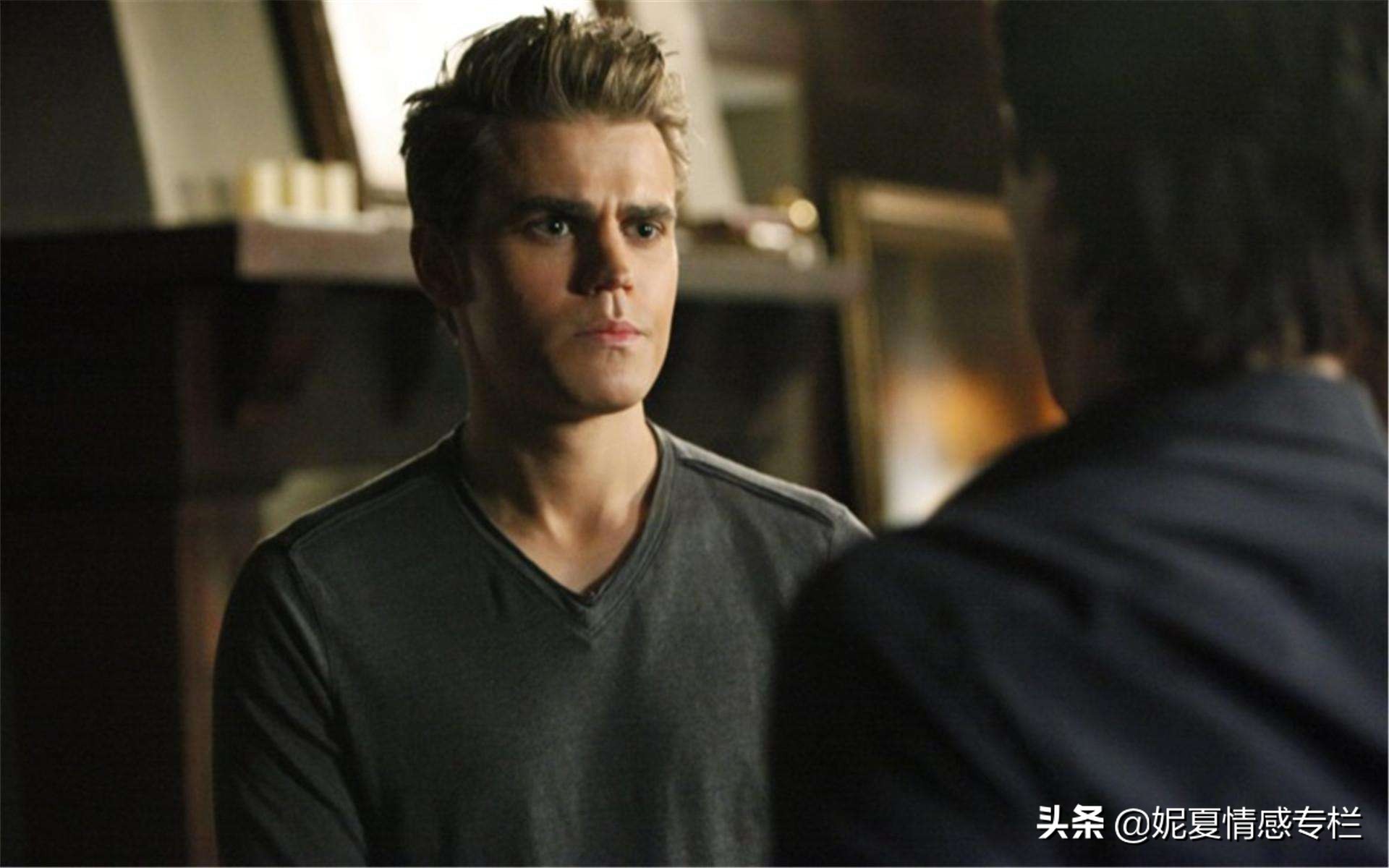 丈夫背着妻子帮弟弟给6万彩礼，去银行取钱，发现妻子留了一手